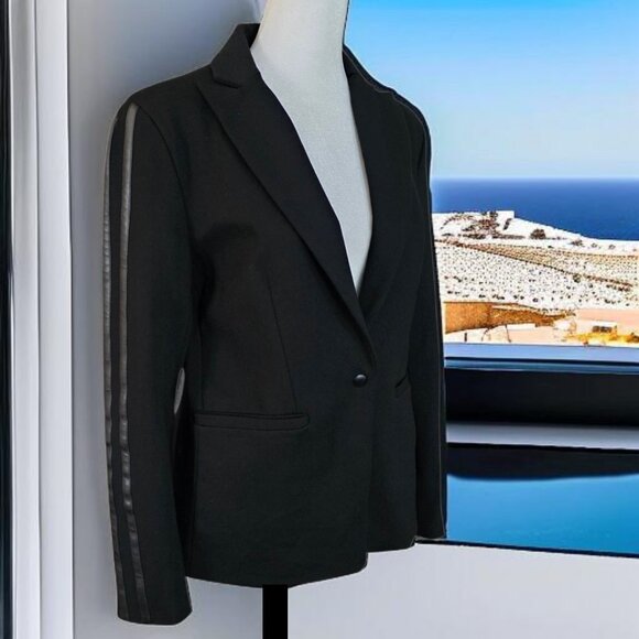 NWOT EVEREVE (MED) Jones St. Varsity Stripe Black Blazer - Picture 3 of 12